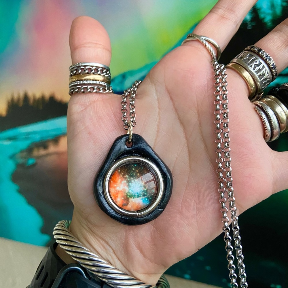 🔴Stainless steel & polymer clay galaxy necklace - Picture 8 of 8